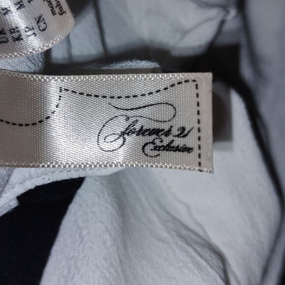 Forever 21 Exclusive white black button down blouse Sz M - Picture 5 of 5